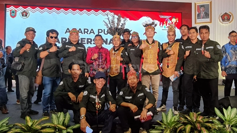 Asisten II Sekretariat Daerah (Setda) Kabupaten Barito Selatan (Barsel), Kalimantan Tengah, Rahmad Nuryadin bersama Rombongan Persatuan Wartawan Indonesia (PWI) Barsel (foto: Geloranews.co)