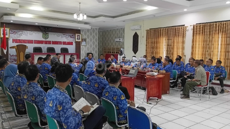 Sekda Barsel Pimpin Rapat dengan BPK untuk Tingkatkan Transparansi Keuangan Daerah (foto: Geloranews.co)