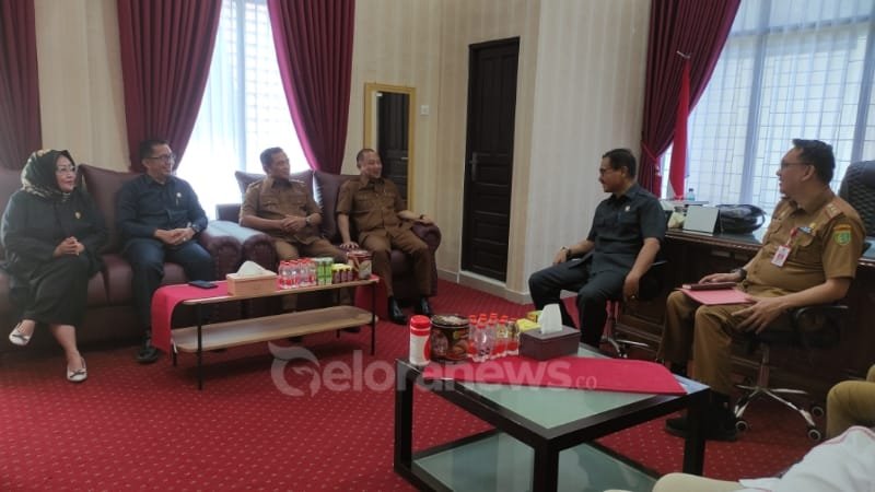 Bupati dan Wakil Bupati Barsel bersama anggota DPRD dalam pertemuan membahas strategi pembangunan daerah. (foto: Geloranews.co/akhmad madani)