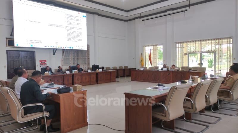 Suasana Rapat Banmus DPRD Barsel dalam penyusunan agenda persidangan guna mendukung program pembangunan daerah. (foto: Geloranews.co/akhmad madani)