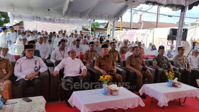 Suasana pembukaan Karantina Tahfiz Al-Qur’an 2025 di Guest House Kencana Buntok yang dihadiri Bupati Barsel dan jajaran pemerintah daerah. (foto: Geloranews.co/akhmad madani)