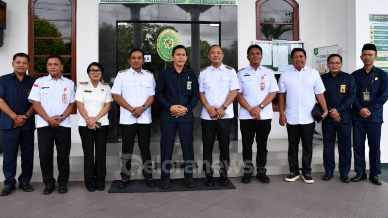 Bupati dan Wakil Bupati Barito Selatan bersama jajaran pemerintah daerah melakukan kunjungan kerja ke Pengadilan Agama (foto: Geloranews.co/akhmad madani)