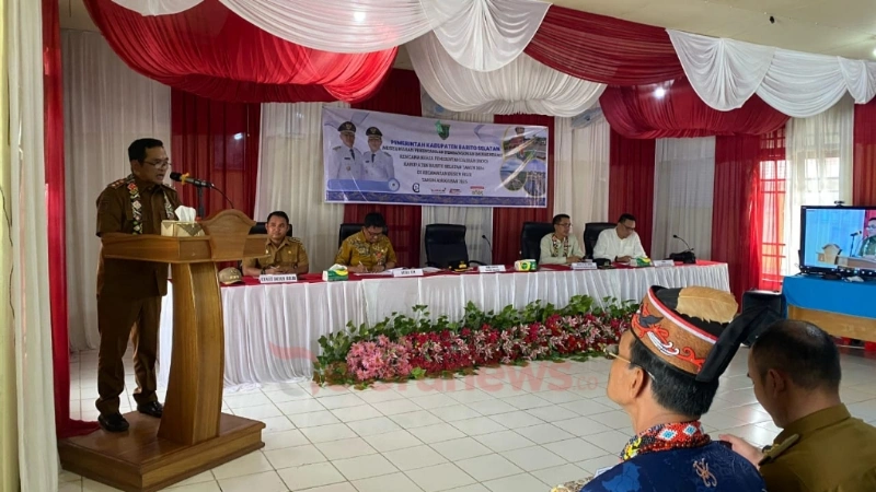 Wakil Bupati Barsel Khristianto Yudha sampaikan sambutan dalam Musrenbang RKPD 2026 di Dusun Hilir.