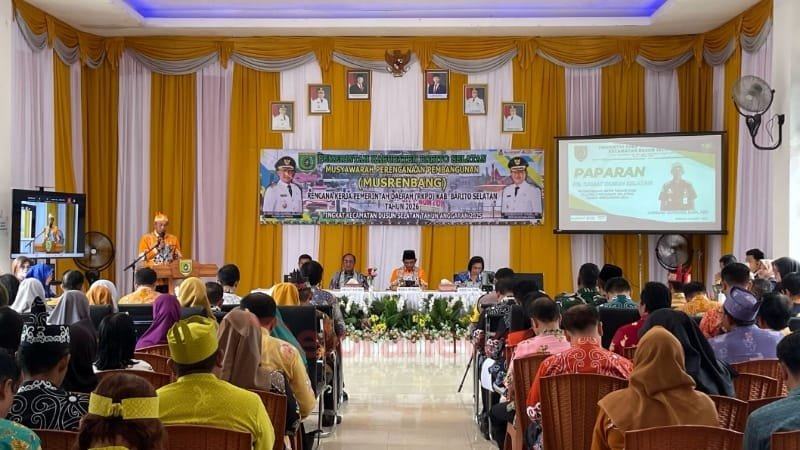 Wakil Bupati Barito Selatan, Khristianto Yudha, membuka Musrenbang RKPD 2026 di Kecamatan Dusun Selatan, Senin (18/3), yang dihadiri oleh jajaran DPRD, OPD, serta tokoh masyarakat.