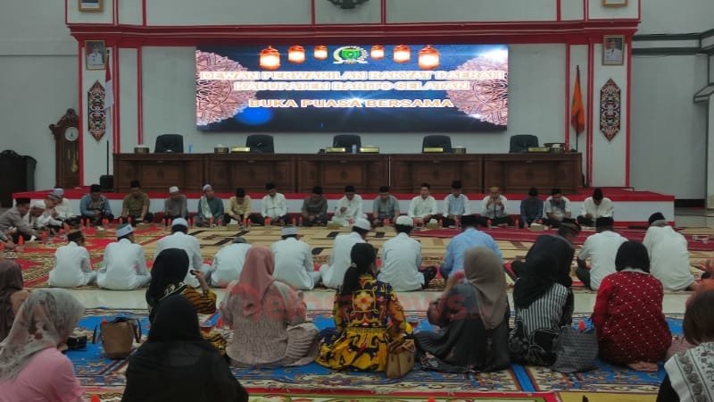Suasana Buka Puasa Bersama yang digelar DPRD Kabupaten Barito Selatan di Graha Paripurna, Kamis (20/3), dihadiri berbagai elemen pemerintahan dan masyarakat.