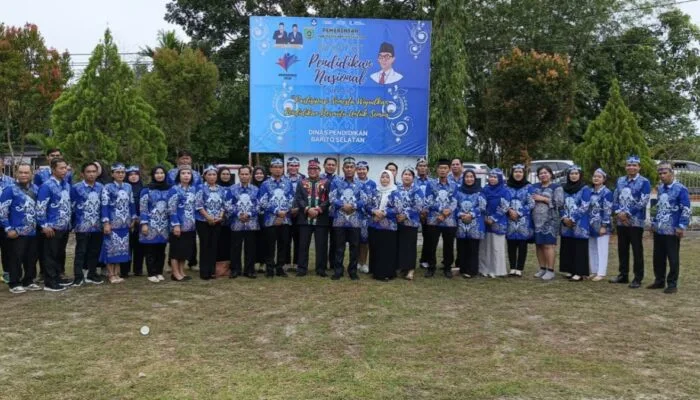 Disdik Barsel Peringati Hardiknas 2025 dan Beri Penghargaan kepada Guru Berprestasi