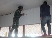 Satgas TMMD Kodim 1012/Buntok Lapisi Dinding SDN 2 Karau Kuala Gunakan GRC untuk Tingkatkan Kerapian