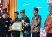 Bupati Barsel Terima Penghargaan Revitalisasi Bahasa Daerah dari Mendikdasmen