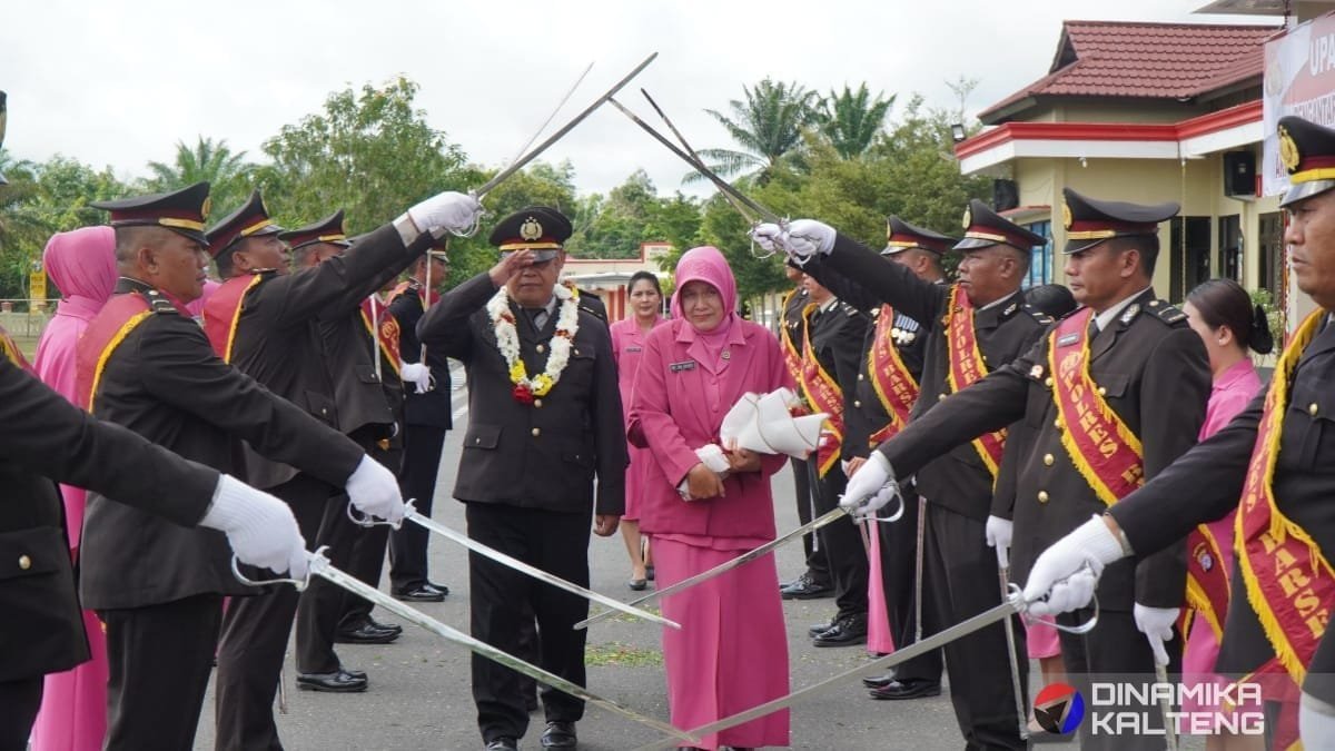 kapolres-barsel-pimpin-upacara-purna-tugas-akp-sarip-hidayat-dan-akp-driyono