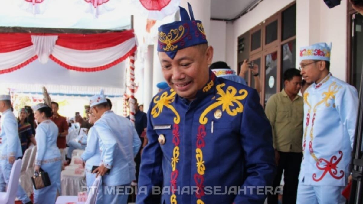 bupati-barsel-hadiri-hut-ke-23-kabupaten-gunung-mas,-dukung-pembangunan-infrastruktur-berkelanjutan