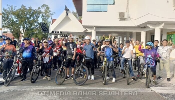 Sambut Tahun Baru Islam, Bupati Barsel Gowes Bareng Warga di Buntok