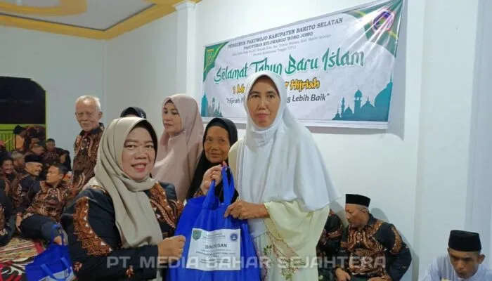 Hj Rida Sri Ahlina Hadiri Tirakatan Pakuwojo Sambut 1 Suro di Buntok