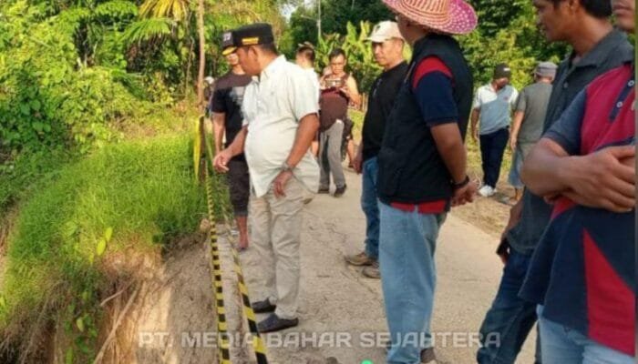 Respon Cepat Pemkab Barsel Tanggapi Longsor di Pendang, Akses Jalan Jadi Perhatian Utama