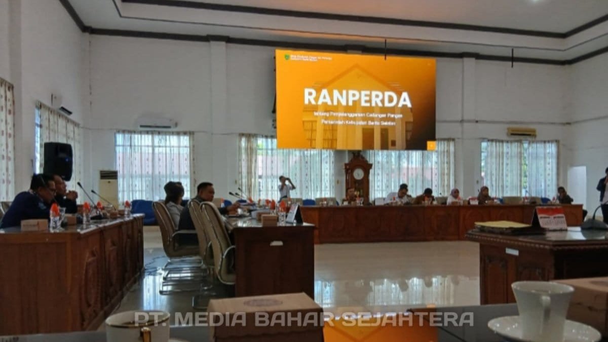 wakil-ketua-i-dprd-pimpin-rapat-gabungan-komisi-bahas-ranperda-pencadangan-pangan