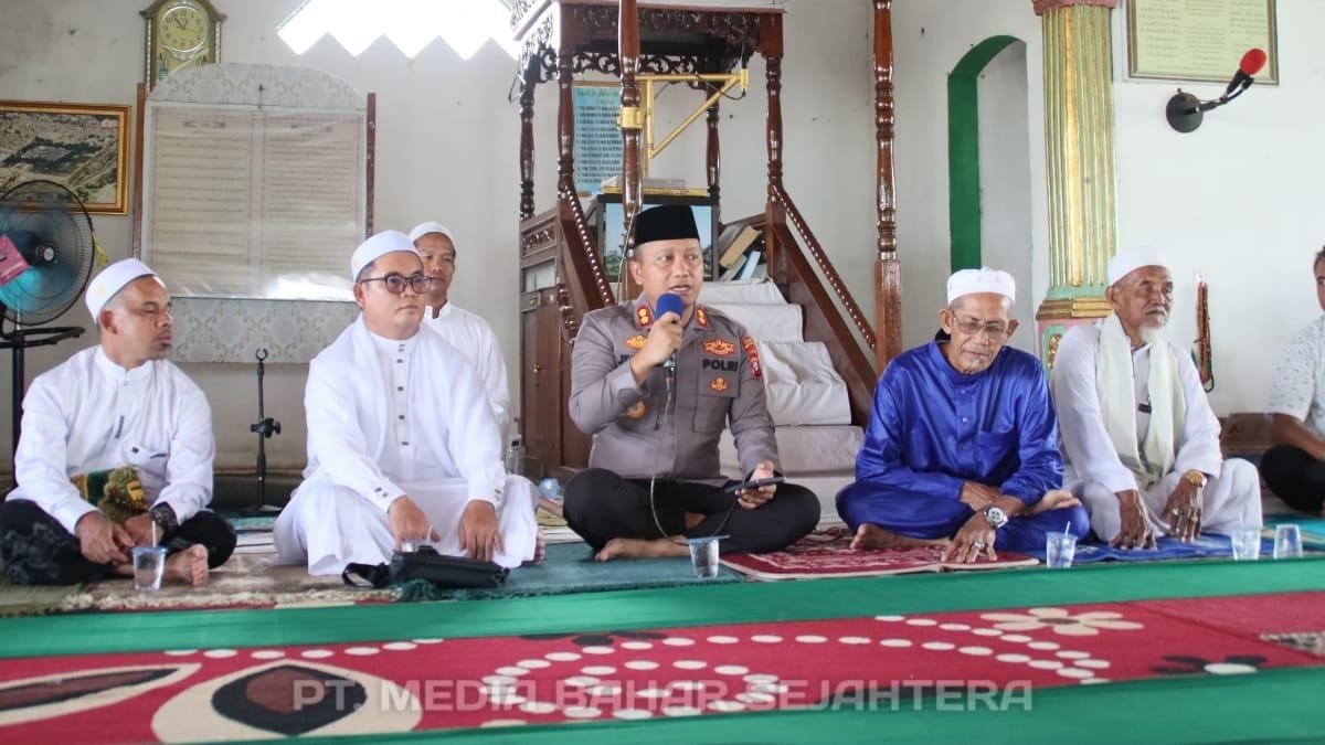 jumat-curhat,-kapolres-barsel-serap-aspirasi-jemaah-masjid-baiturrahman-pamait