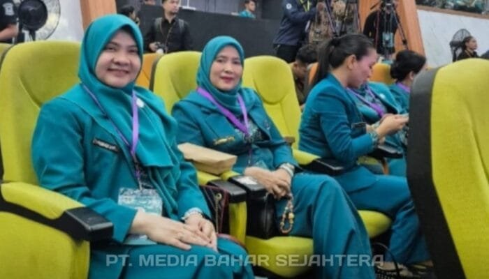 Ketua TP PKK Barsel Hj Permana Sari Hadiri Rakernas Di Samarinda