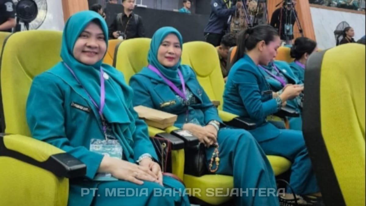 ketua-tp-pkk-barsel-hj-permana-sari-hadiri-rakernas-di-samarinda