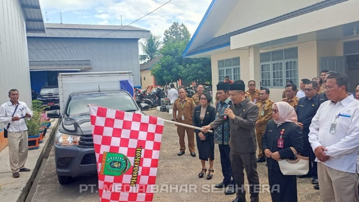 bupati-eddy-raya-samsuri-luncurkan-penyaluran-bantuan-pangan-untuk-5.142-keluarga-di-barito-selatan