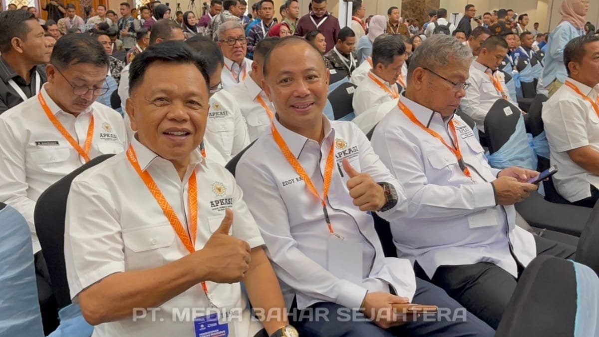 eddy-raya-samsuri-jabat-ketua-bidang-investasi-dan-hilirisasi-apkasi-2025–2030