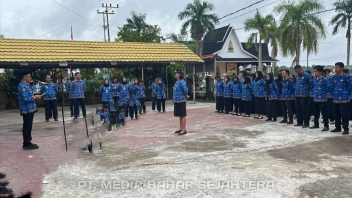 asn-kecamatan-dusun-selatan-ikuti-apel-hari-kesadaran-nasional,-plt.-camat-tekankan-disiplin-dan-inovasi