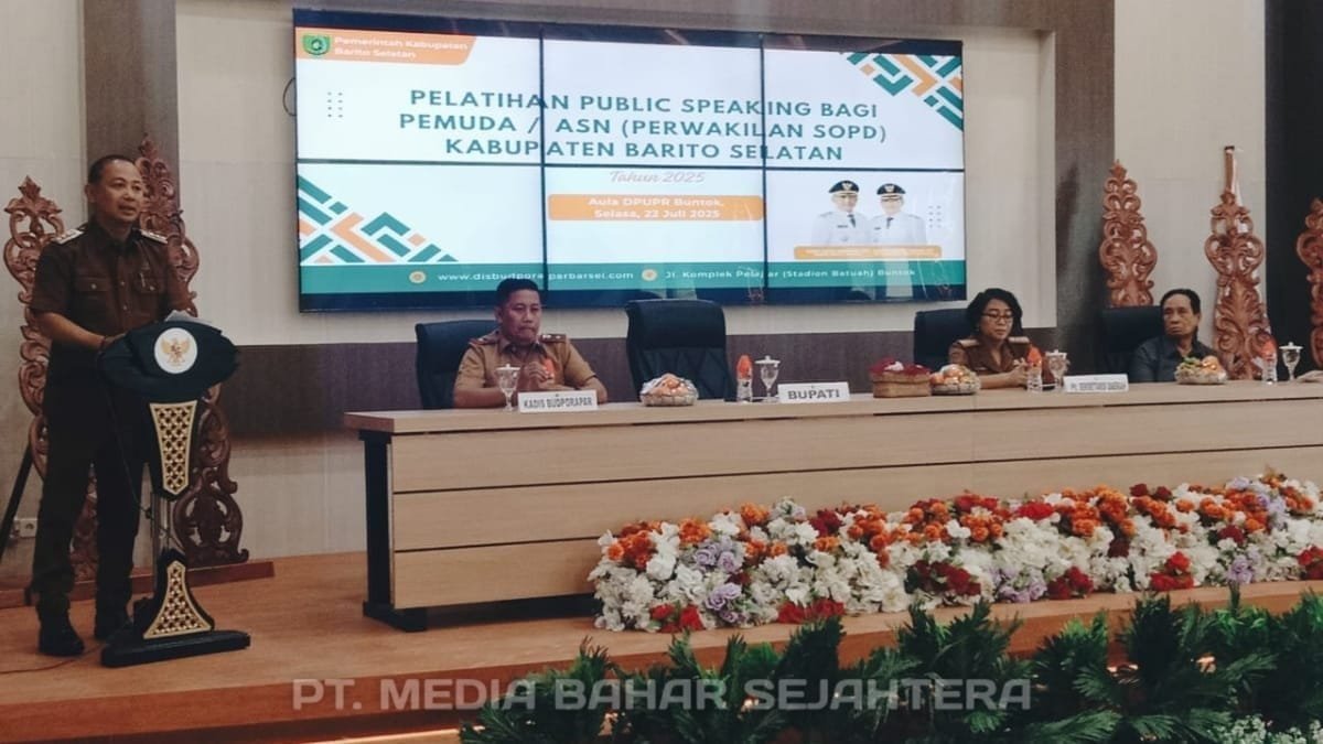 bupati-barsel-buka-pelatihan-public-speaking-bagi-pemuda-dan-asn
