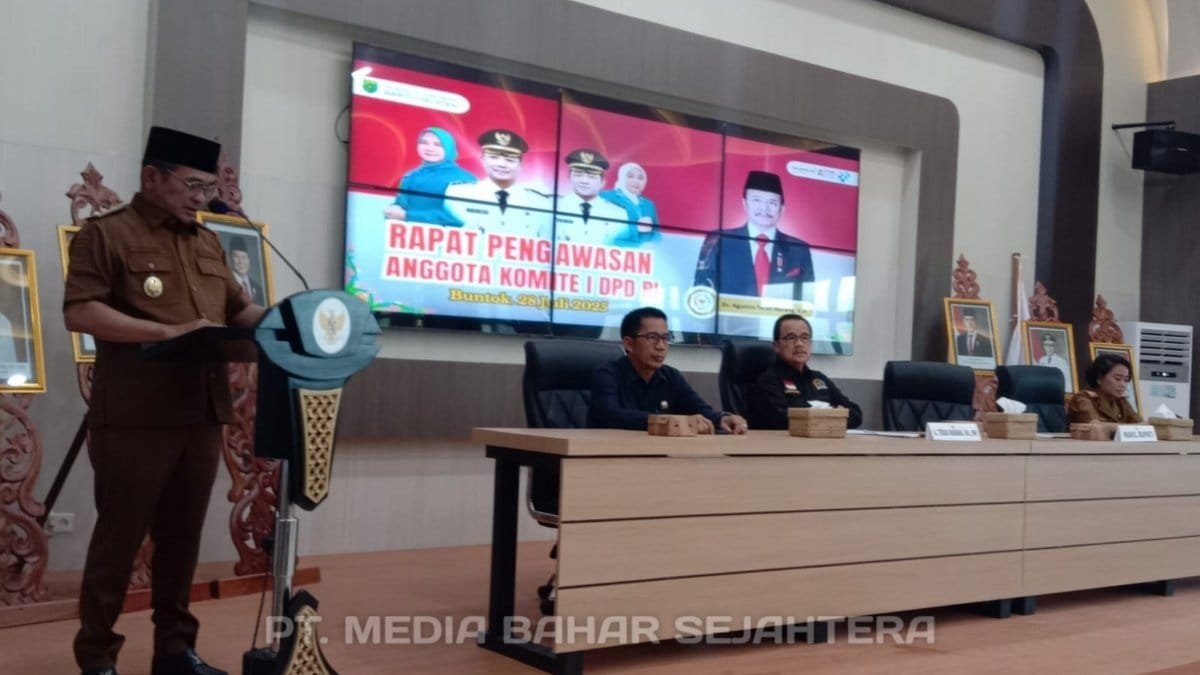 wabup-barsel-paparkan-capaian-dan-tantangan-daerah-dalam-rapat-pengawasan-komite-i-dpd-ri