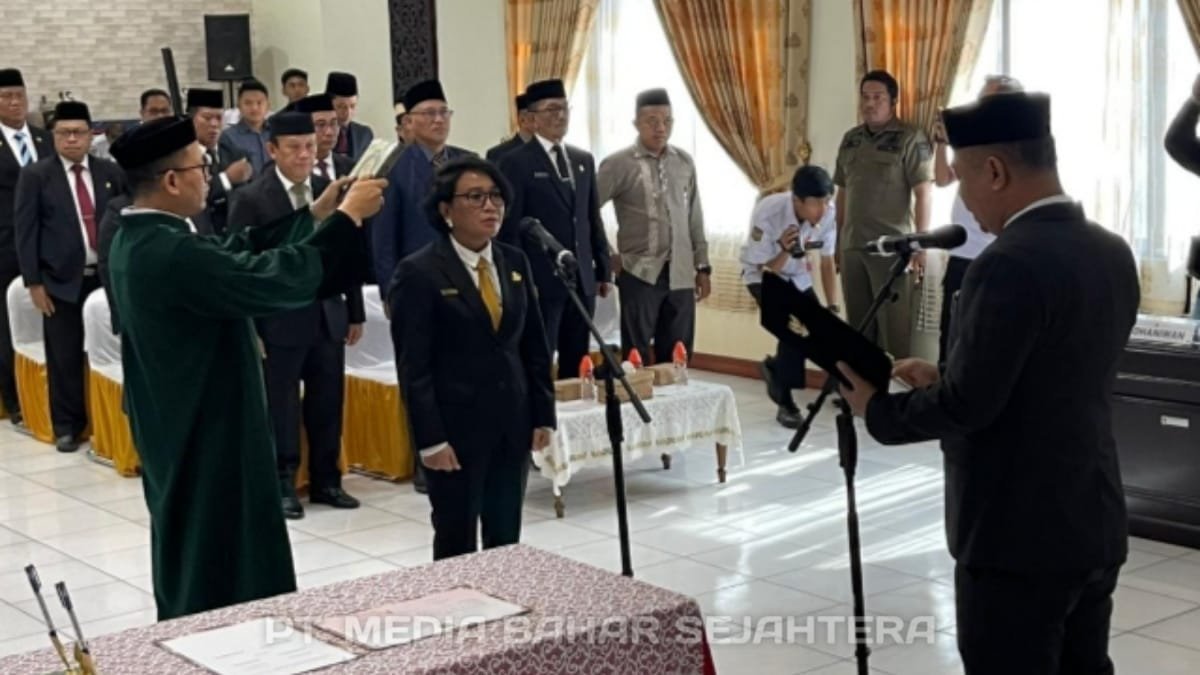 bupati-eddy-raya-lantik-dr.-ita-minarni-st,-mt-sebagai-penjabat-sekda-barsel