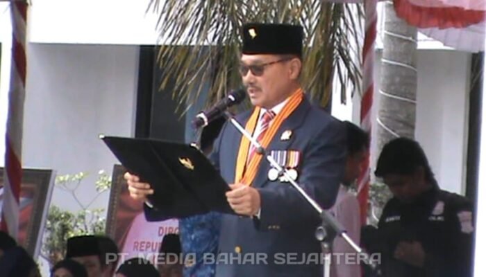 Ketua DPRD Barsel Bacakan Teks Pembukaan UUD 1945 di Upacara HUT RI ke-80