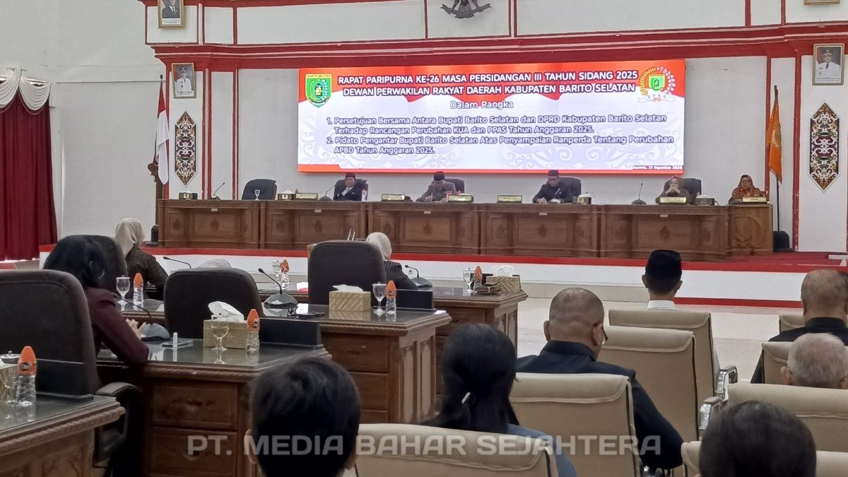 paripurna-dprd-ke-26,-wabup-barsel-sampaikan-persetujuan-kua-ppas-dan-ranperda-apbd-2025