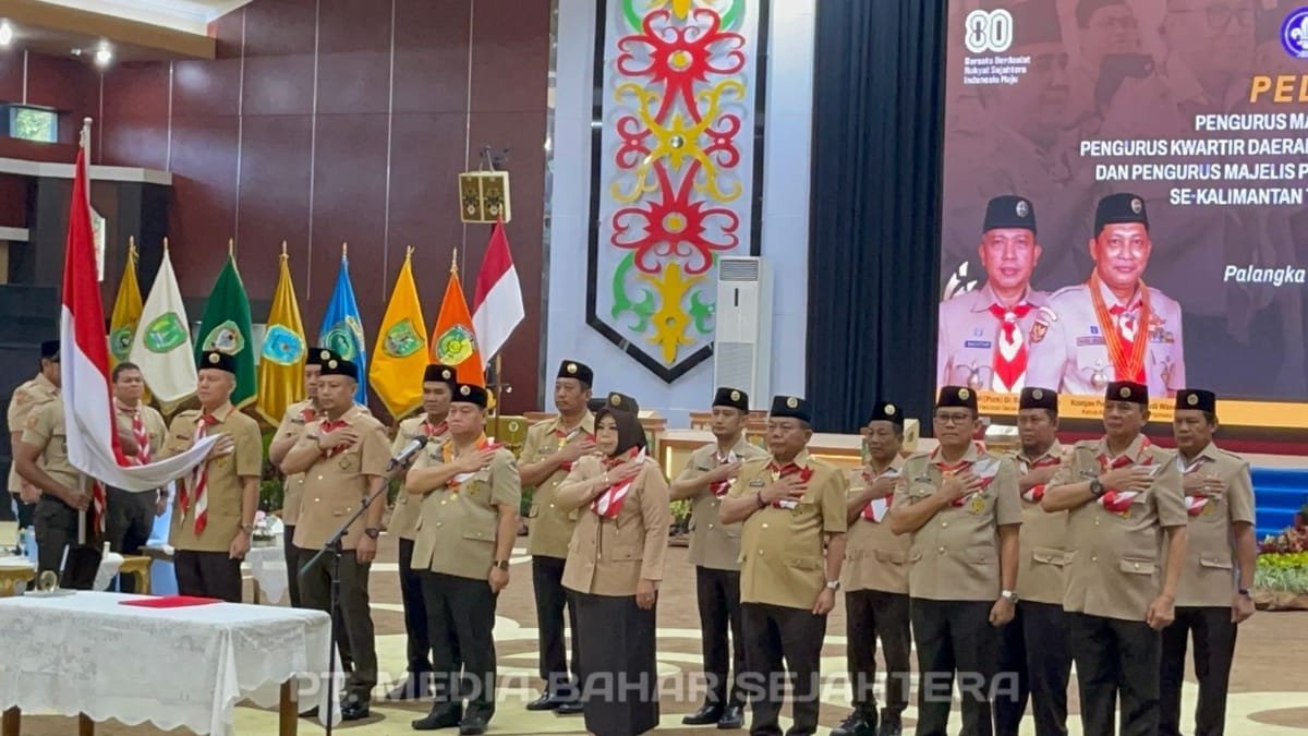 bupati-eddy-raya-samsuri-dikukuhkan-sebagai-mabicab-gerakan-pramuka-barsel