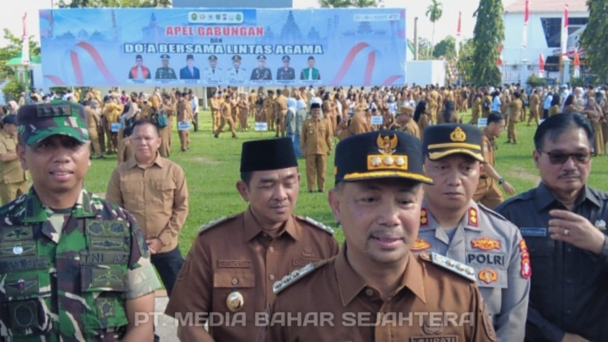 bupati-eddy-raya-pimpin-apel-gabungan-dan-doa-lintas-agama-di-barsel