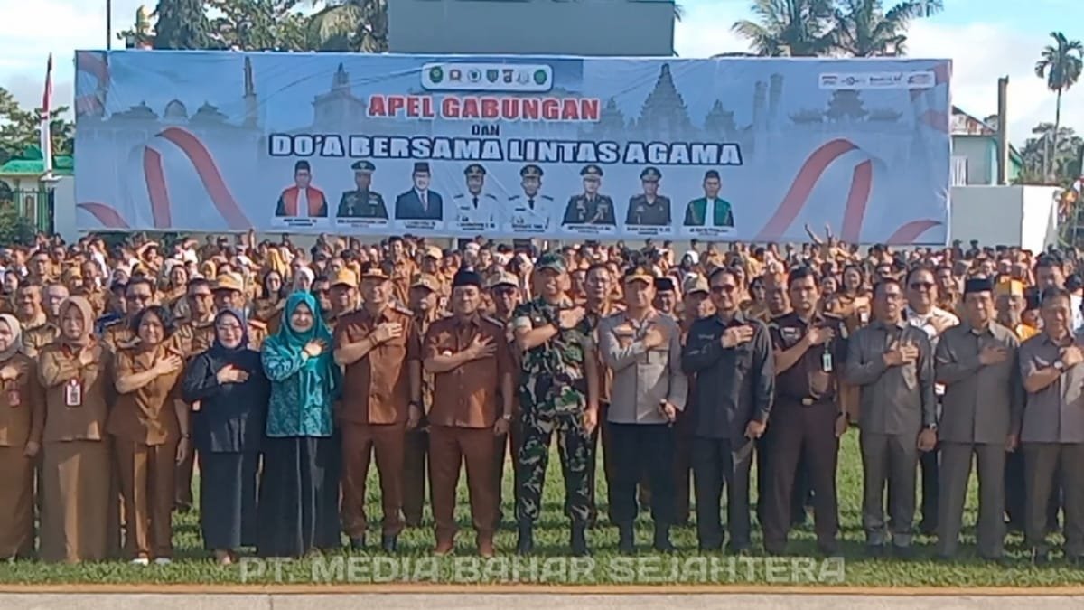 ketua-dprd-barsel-hadiri-apel-gabungan,-bupati-eddy-raya-tekankan-persatuan