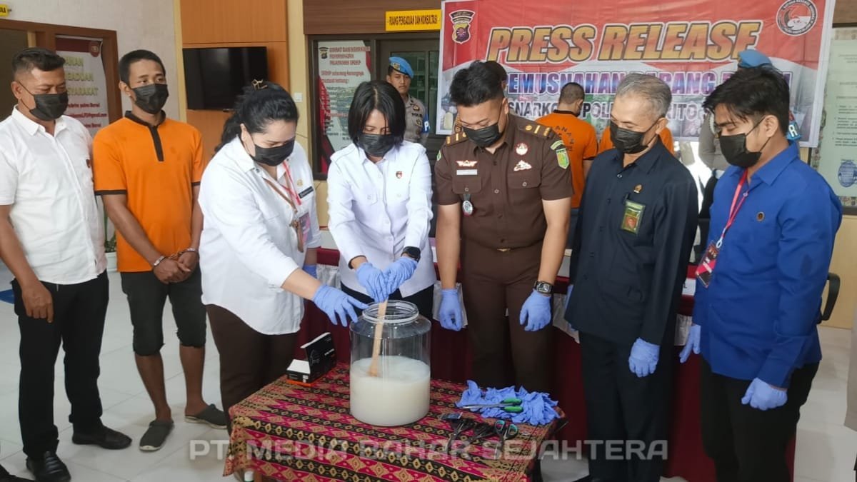 polres-barsel-musnahkan-57,35-gram-sabu,-tiga-pengedar-diringkus