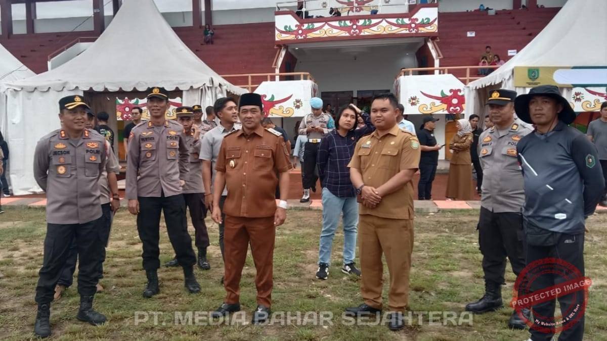wabup-barsel-tinjau-kesiapan-barsel-expo-2025,-pastikan-acara-hut-ke-66-berjalan-meriah