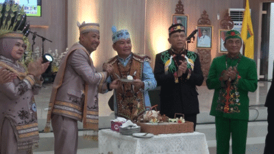 gubernur-kalteng-hadiri-ramah-tamah-hut-ke-66-barito-selatan,-potong-tumpeng-jadi-simbol-kebersamaan
