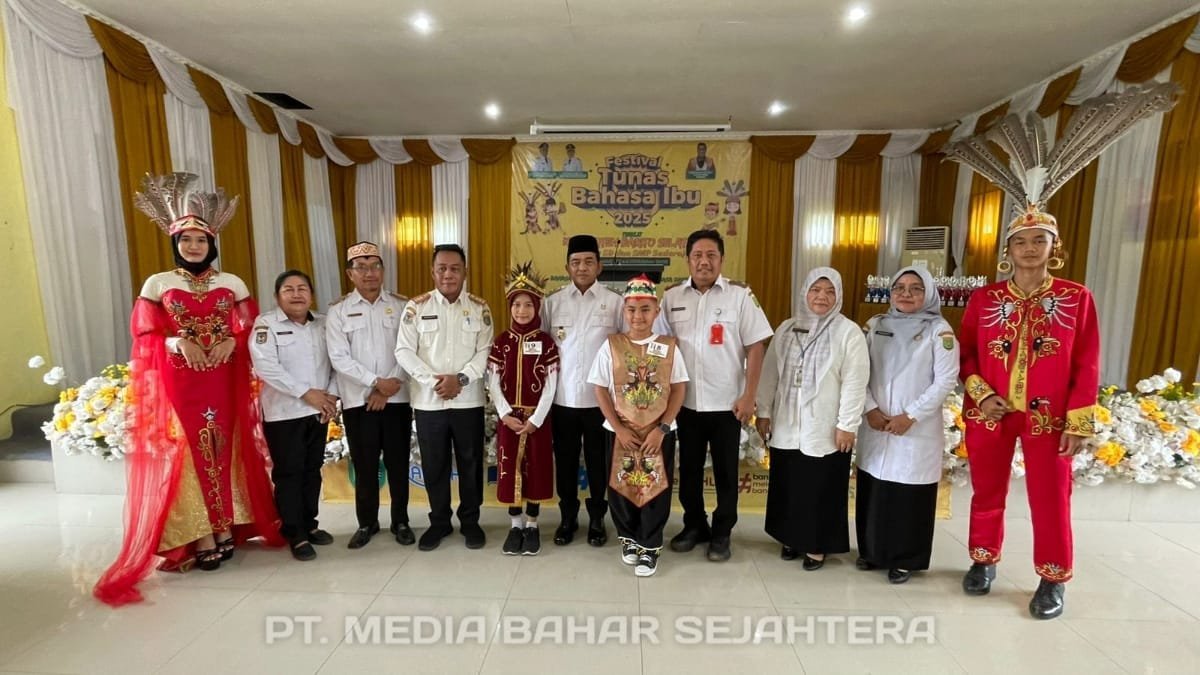 wakil-bupati-barito-selatan-resmikan-festival-tunas-bahasa-ibu-2025