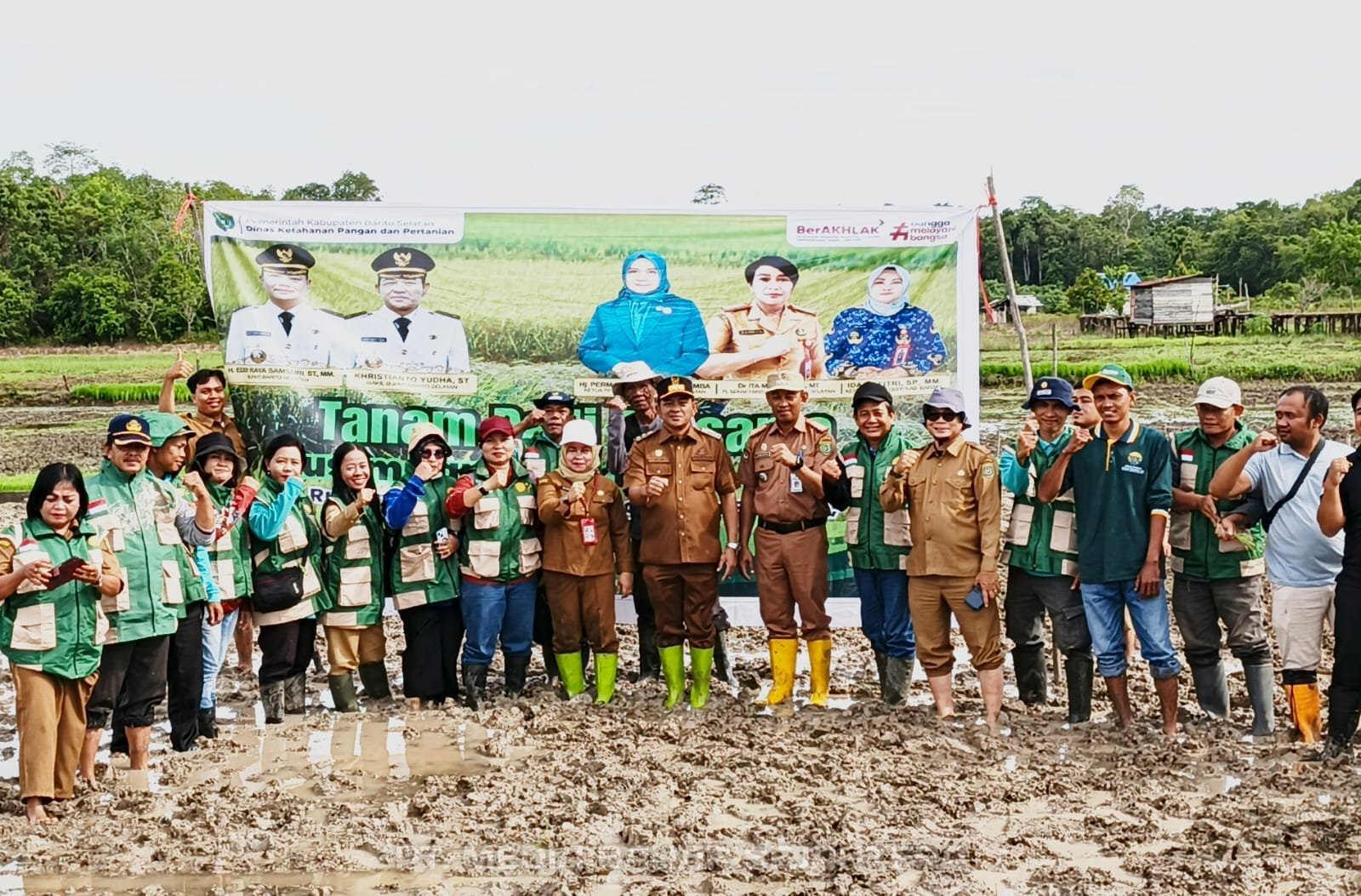 wakil-bupati-barito-selatan-ajak-perkuat-ketahanan-pangan-lewat-tanam-padi-bersama