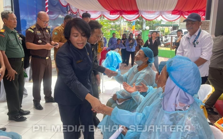 barito-selatan-gelar-operasi-katarak-massal,-30-pasien-siap-jalani-tindakan-medis-berkat-dukungan-pt-adaro-indonesia