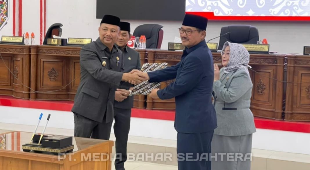 bupati-dan-dprd-barsel-sepakati-dua-ranperda-dalam-rapat-paripurna