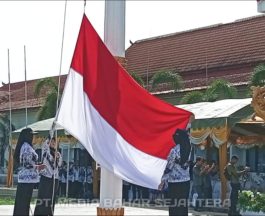 wabup-khristianto-yudha-pimpin-upacara-hari-guru-nasional-dan-hut-pgri-ke-80-tahun-2025-di-barito-selatan