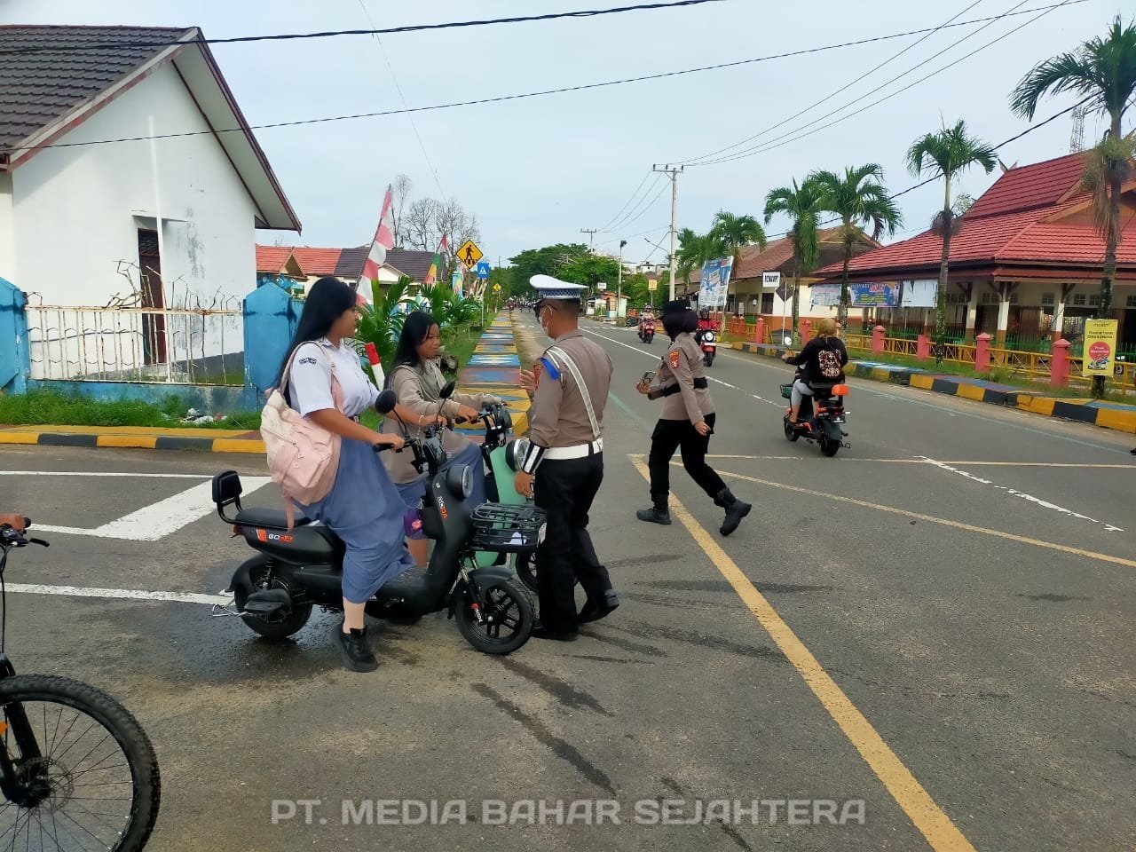 polres-barito-selatan-gelar-pengaturan-lalu-lintas-pagi,-wujudkan-kehadiran-polri-di-tengah-masyarakat