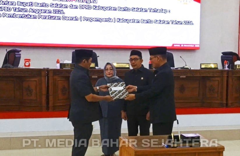 wabup-barito-selatan-hadiri-paripurna-penetapan-ranperda-apbd-2026