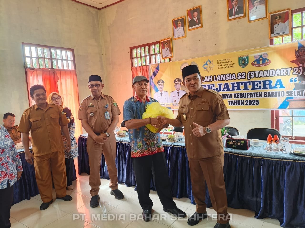 wabup-barito-selatan-hadiri-sekolah-lansia-di-jelapat,-ajak-peserta-tetap-sehat,-bermartabat,-dan-produktif