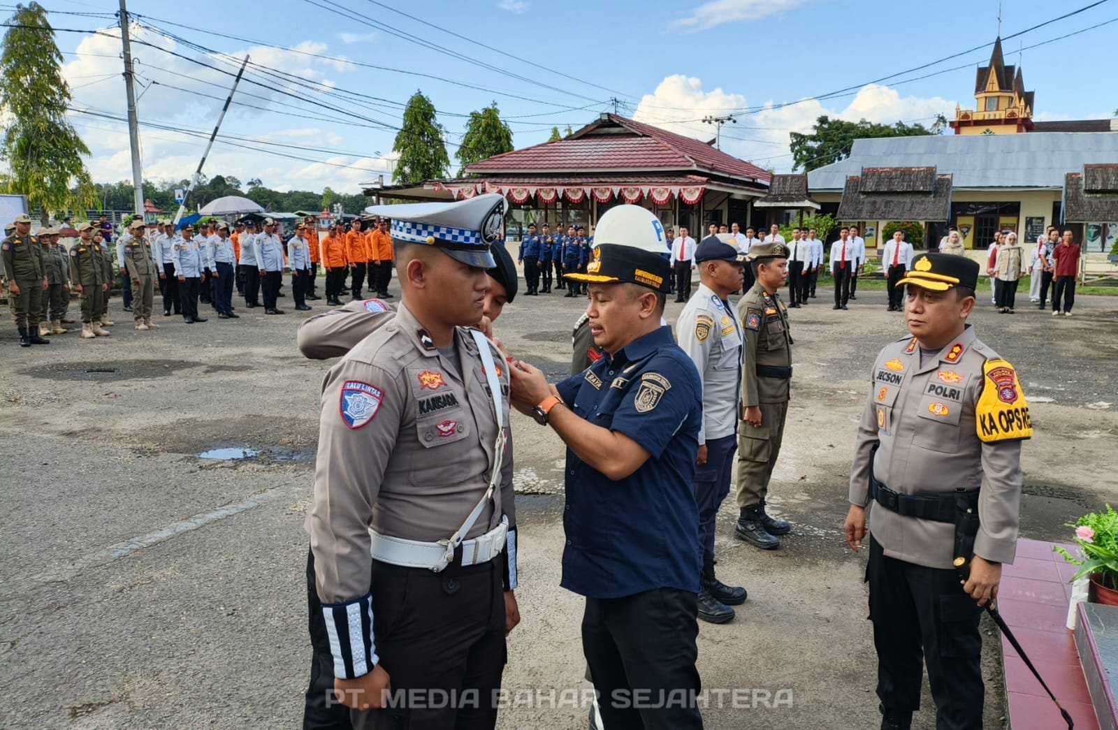 polres-barito-selatan-gelar-apel-operasi-lilin-telabang-2025,-dirikan-3-pos-pengamanan-terpadu
