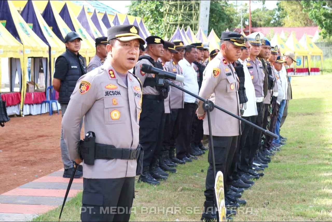kapolres-barsel-pimpin-apel-gabungan-pengamanan-malam-pergantian-tahun