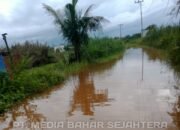 Akses Jalan Menuju ke Desa Talio Terendam Banjir ,Warga Terpaksa Gunakan Ferry