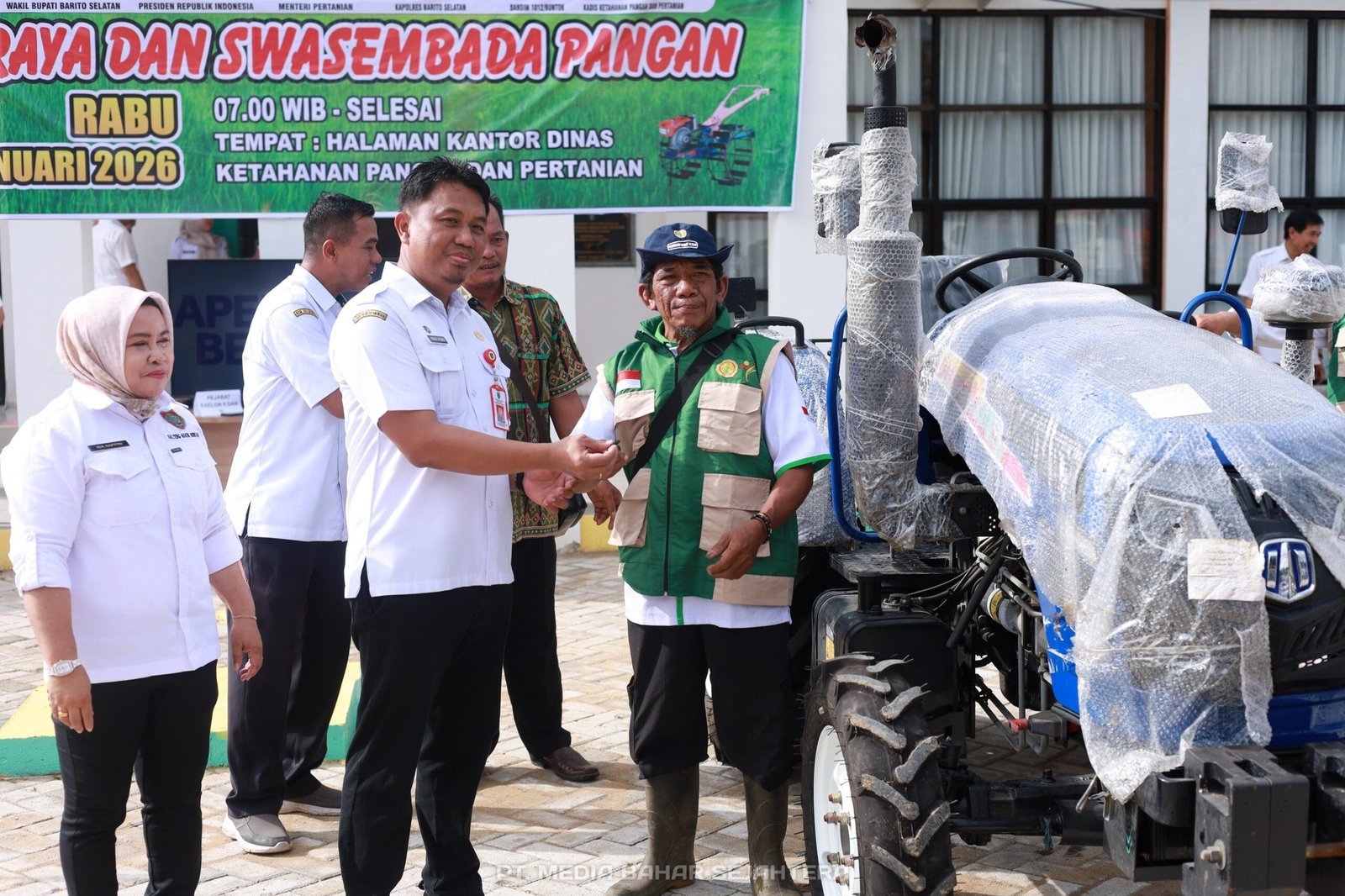 dkpp-barsel-gelar-apel-bersama-dan-serahkan-alsintan-untuk-dukung-swasembada-pangan