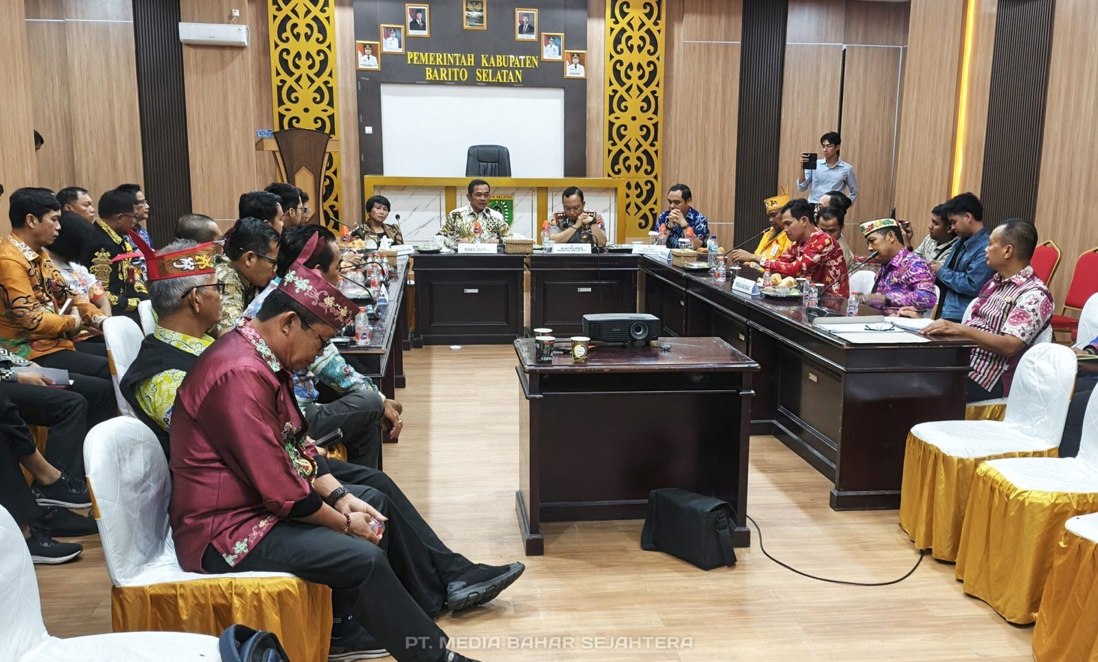 mediasi-pt-knpi-dan-warga-dadahup–tambak-bajai-diwarnai-walk-out