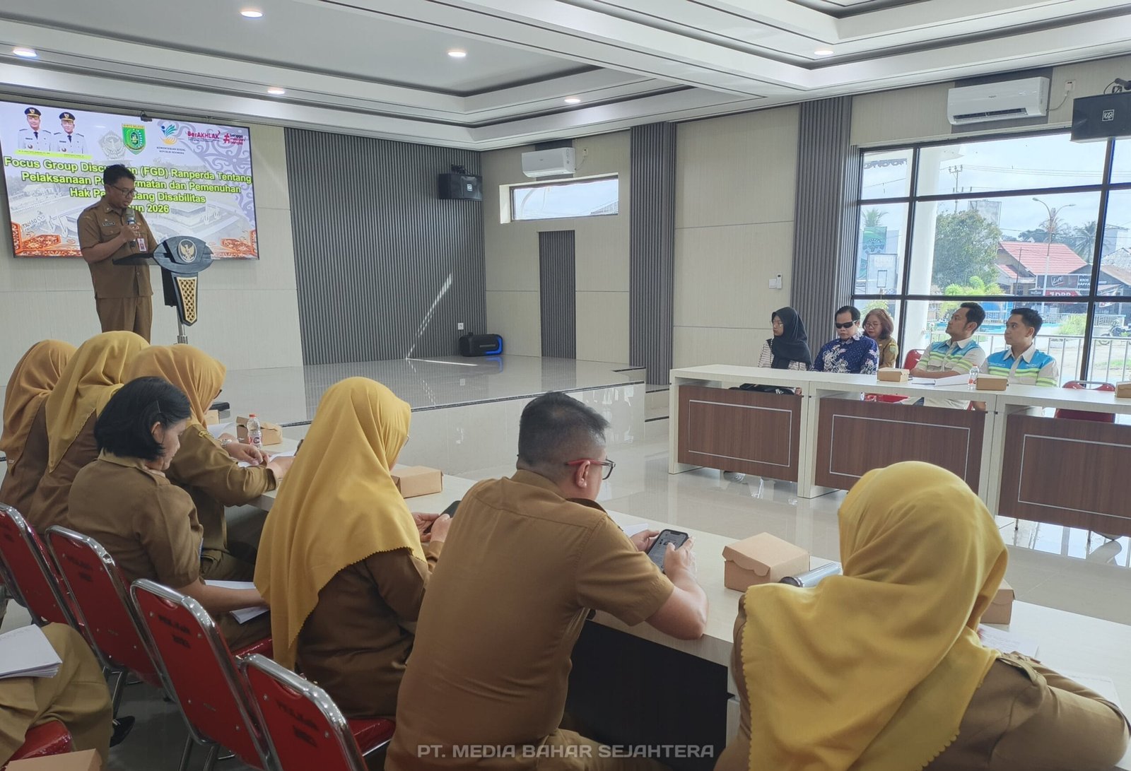asisten-ii-setda-barsel-buka-fgd-ranperda-disabilitas-tahun-2026