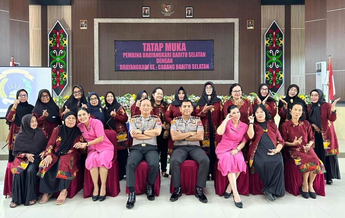 pentingnya-harmonisasi,-kapolres-barsel-tatap-muka-dengan-bhayangkari-dan-warakauri